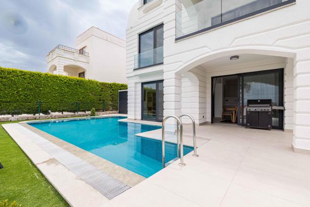 Bodrum Yalıkavak' ta Marina Manzaralı Özel Havuzlu 4+2 Kiralık Villa