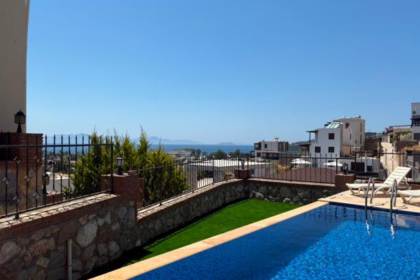 Bodrum Turgutreis Kadıkalesinde Deniz Manzaralı Özel Havuzlu Villa