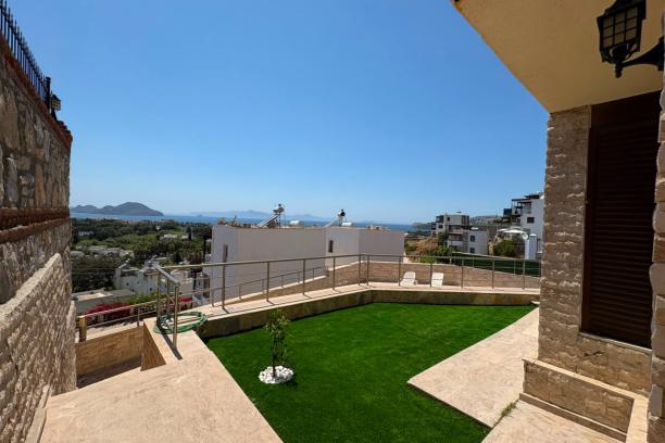 Bodrum Turgutreis Kadıkalesinde Deniz Manzaralı Özel Havuzlu Villa