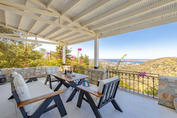 Bodrum Yalıkavak'ta 5+1 Özel Havuzlu Eşsiz Deniz Manzaralı Muhafazakar Villa