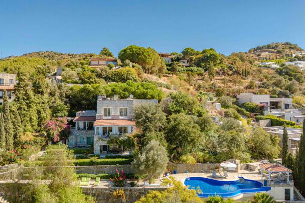 Bodrum Yalıkavak'ta 5+1 Özel Havuzlu Eşsiz Deniz Manzaralı Muhafazakar Villa