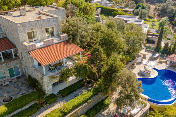 Bodrum Yalıkavak'ta 5+1 Özel Havuzlu Eşsiz Deniz Manzaralı Muhafazakar Villa