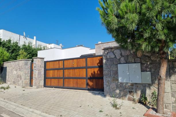 Konacık'ta Özel Havuzlu Müstakil Bahçeli 3+1 Villa