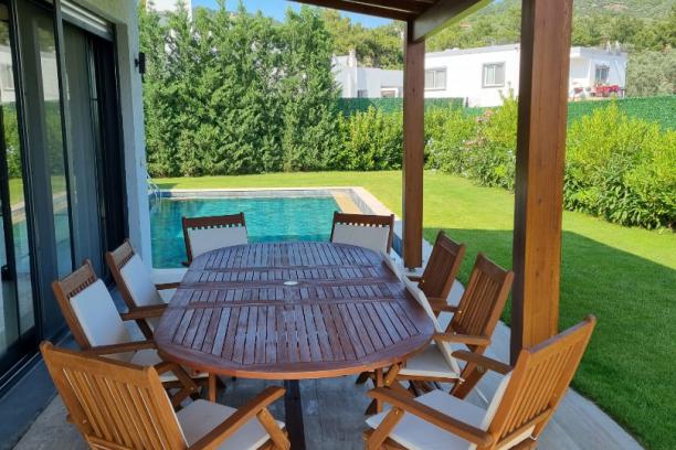 Konacık'ta Özel Havuzlu Müstakil Bahçeli 3+1 Villa