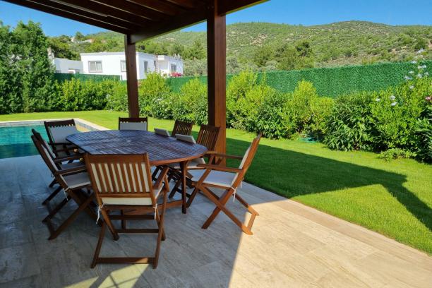 Konacık'ta Özel Havuzlu Müstakil Bahçeli 3+1 Villa