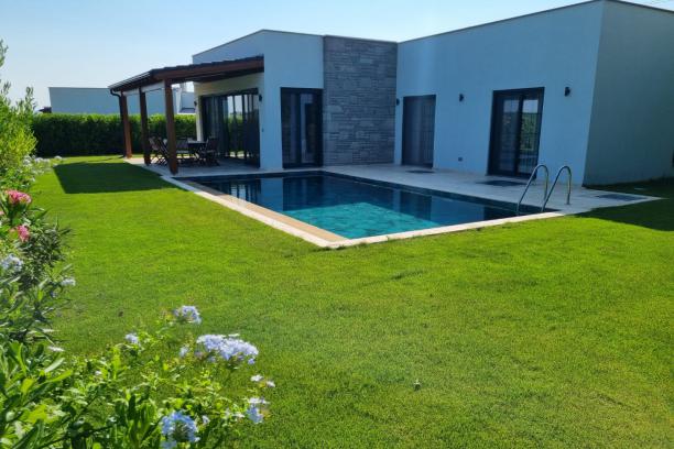 Konacık'ta Özel Havuzlu Müstakil Bahçeli 3+1 Villa