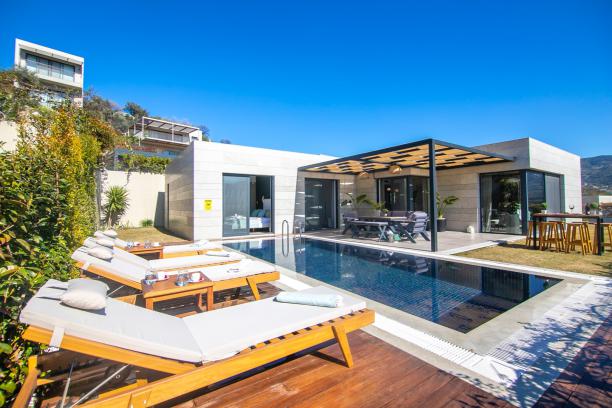 Bodrum Yalıkavak' ta Deniz Manzaralı Özel Havuzlu 3+1 Tek Katlı Müstakil Villa