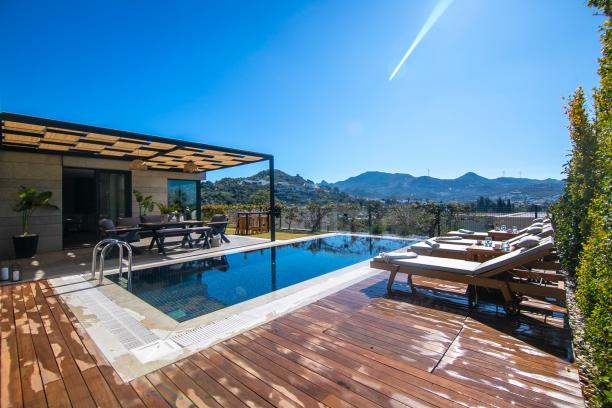 Bodrum Yalıkavak' ta Deniz Manzaralı Özel Havuzlu 3+1 Tek Katlı Müstakil Villa