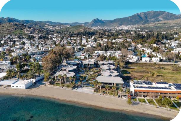 Bodrum Ortakent'te Denize Sıfır, Özel Plajlı, Özel Havuzlu 5+2 Kiralık Villa