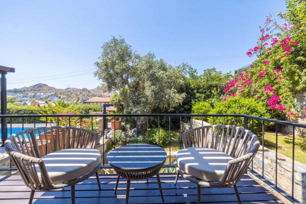 BodrumYalıkavak'ta Marinaya Yakın Özel Havuzlu 6 Odalı Taş Villa