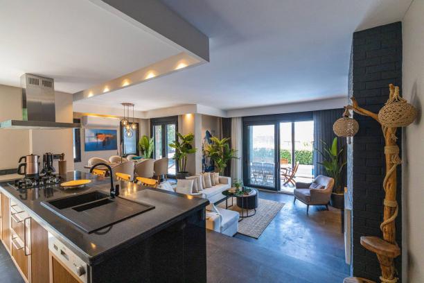 BodrumYalıkavak'ta Marinaya Yakın Özel Havuzlu 6 Odalı Taş Villa