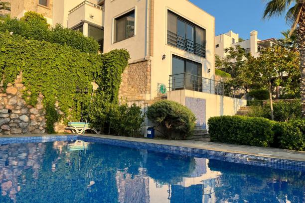 Bodrum Yalıkavak'ta Deniz Manzaralı Özel Havuzlu Kiralık Villa