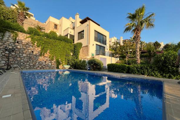 Bodrum Yalıkavak'ta Deniz Manzaralı Özel Havuzlu Kiralık Villa